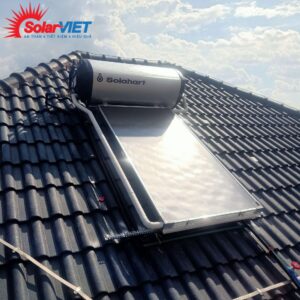 Máy nước nóng năng lượng mặt trời Solahart 180L lắp đặt trên mái ngói